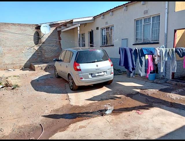 3 BEDROOM HOUSE FOR SALE IN KLIPSPRUIT WEST